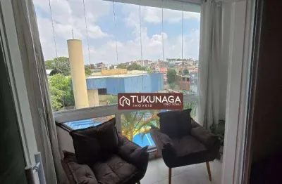 Apartamento 3 quartos com móveis planejados, sacada de vidro.