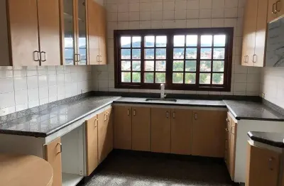 Sobrado triplex para venda, no jardim guapira, localização privilegiada, próximo ao clube de campo guapira. 4 dorms (2 suítes) e 8 vagas