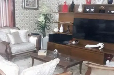 Casa assobradada à venda no horto florestal, ótima localização, próximo ao parque horto floresta, 3 dormitórios (1 suíte) e 3 vagas de garagem