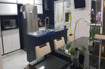 Sobrado em condomínio fechado, no parque mandaqui, excelente localização, ao lado do parque horto florestal, 4 suítes, 3 vagas e lazer no condomínio.