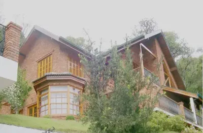 Sobrado maravilhoso para locação na serra da cantareira, 4 suítes, 6 vagas e lazer