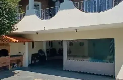 Sobrado à venda no jardim guapira, localização excelente, próxima ao clube guapira, a apenas 10 minutos do metrô tucuruvi, 3 dorms(2 suítes) e 7 vagas