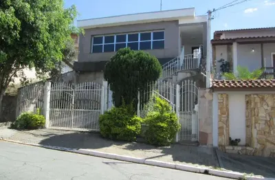 Sobrado para locação no jardim guapira, excelente localização, ao lado do clube guapira, 3 dormitórios (1 suíte) e 4 vagas de garagem