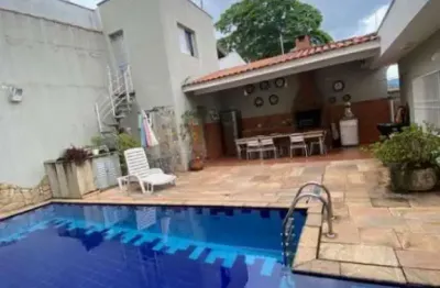 Maravilhoso sobrado para venda no jardim floresta, localização privilegiada, próximo ao horto florestal, 4 dormitórios (3 suítes) e 4 vagas
