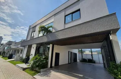Belíssima casa alto padrão com 04 dormitórios suítes 05 banheiros e 04 vagas de garagem em 250m² localizados na barra