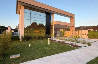 Casa térrea de alto padrão no caledônia com 04 suítes e hidromassagem