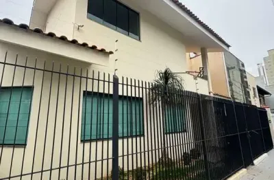 Casa locação anual 4 dormitorios, sendo 1 suite, vaga para 3 carro, com piscina- centro bc