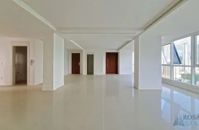 Imóvel de 03 suítes e 06 vagas de garagem com vista deslumbrante em Balneário Camboriú