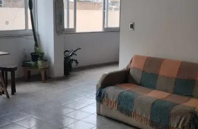 Nazaré, 3/4 com dependência, 110m2, frente para rua!