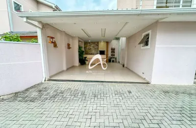 Sobrado semimobiliado em condomínio no Xaxim – 3 quartos (1 suíte)