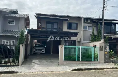 Casa com 3 quartos à venda no Bom Retiro, Joinville 