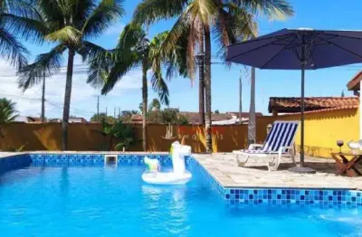 Casa de praia térrea, 427mts, com 2 quartos, 2 vagas de garagens e piscina  a venda em caraguatatuba