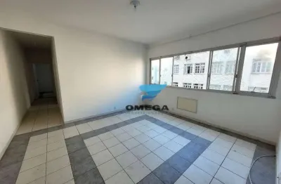 Apartamento à venda na praia das pitangueiras, guarujá, ótima localização próximo ao comércio da região e a 2 quadras do mar.