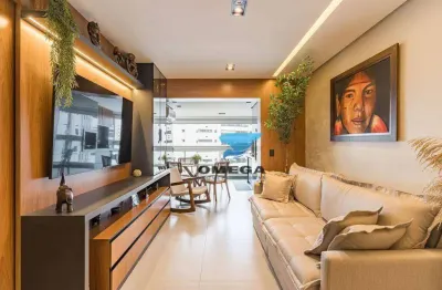 Apartamento reformado com varanda gourmet à venda de frente para o mar no guarujá, localizado na praia das astúrias.