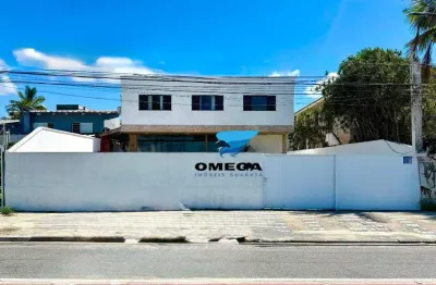 Casa frente mar à venda na praia da Enseada no Guarujá I Omega Imoveis