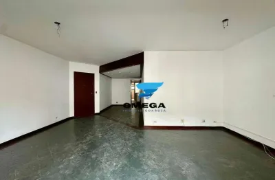 Apartamento amplo à venda na Praia das Pitangueiras no Guarujá | Omega Imóveis