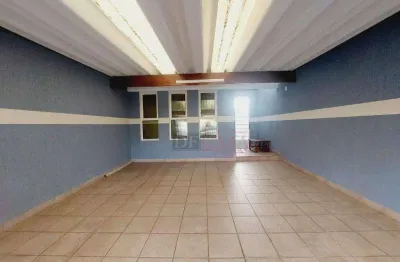 Sobrado à Venda na Vila Curuçá. 3 dormitórios (1 suíte), 2 vagas de garagem, quintal e corredor lateral. São Paulo/SP