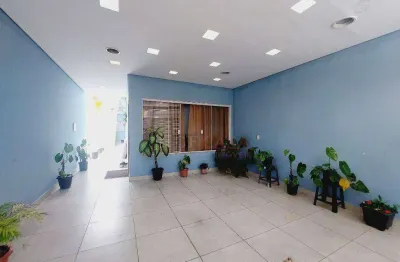 Casa Térrea à Venda Vila Nhocuné. 2 Suítes, 2 Vagas, Terraço. São Paulo/SP