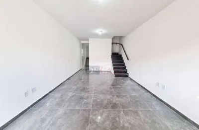 Sobrado com 3 dormitórios sendo 1 suíte com 2 vagas de garagem no Parque Buturussú.