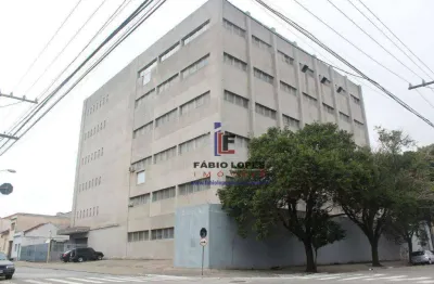 Galpão comercial disponível para locação no Brás em São Paulo.