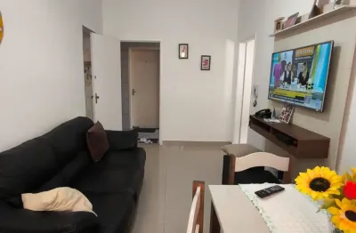 Lindo e espaçoso apartamento térreo no canto do forte – praia grande