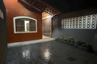 Casa à venda na vila mirim – praia grande | a apenas 400 metros da praia! ️