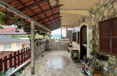 Casa com clima de chácara, amplo espaço e vista privilegiada perto do centro  por r$ 730.000 - parque maria teresa - nova friburgo/rj