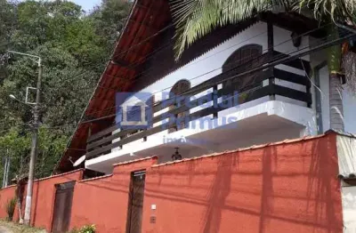 Casa com 4 quartos à venda na rua francisco eller, 86, são pedro da serra, nova friburgo, 209 m2 por r$ 680.000