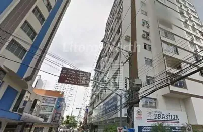 Apartamento na avenida central - finamente mobiliado.