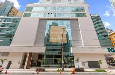 Apartamento finamente mobiliado com linda vista para o mar.