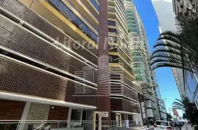 Apartamento á poucos metros do mar em balneário camboriú.