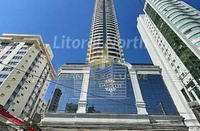 Apartamento alto padrão na quadra do mar no centro de balneário camboriú.