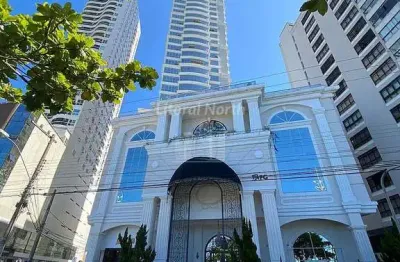 Apartamento de altíssimo padrão com piscina privativa de frente para o mar