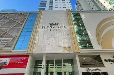 Apartamento de alto padrão na quadra do mar com bela vista definitiva para o mar.