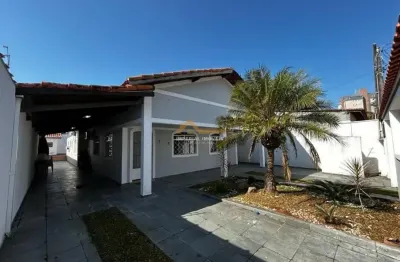 Linda casa com 4 quartos sendo 4 suítes escritura definitiva aceita financiamento bancário bairro: jardim britânia à 3 quadras da praia em ótima localização lote inteiro: 360 metros de área total