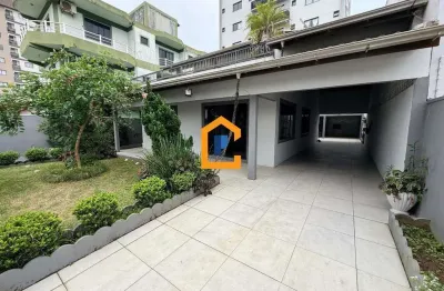 Casa de 305m² com 4 quartos (1 suíte) | mobiliada | 170 metros do mar | centro de navegantes/sc