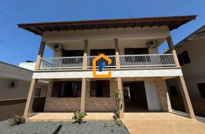Casa semimobiliada com 336m² de terreno | 5 dormitórios (1 suíte) | gravatá, navegantes/sc