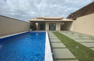 Casa com 3 suítes, piscina e quintal amplo em itanhaém!