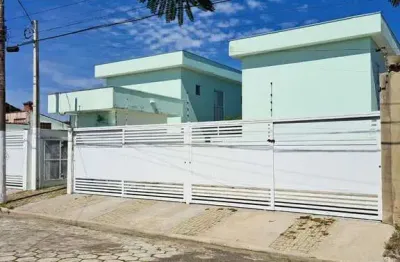 Condomínio a 400 metros da praia de itanhaém, com churrasqueira e uma vaga de garagem