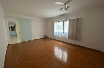Apartamento à 400 metros do mar - boqueirão / praia grande - ótima localização