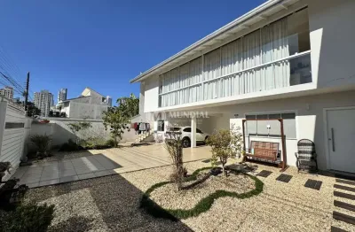 Casa com 3 quartos à venda na Rua 2700, 999, Centro, Balneário Camboriú