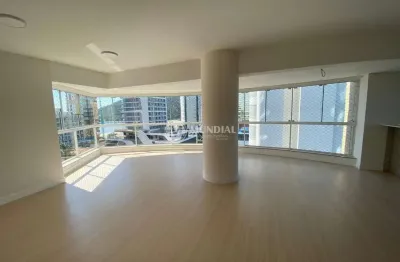 Amplo apartamento com linda vista, centro, balneário camboriú - sc