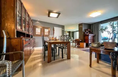 Apartamento finamente mobiliado na quadra do mar, centro, balneário camboriú - sc