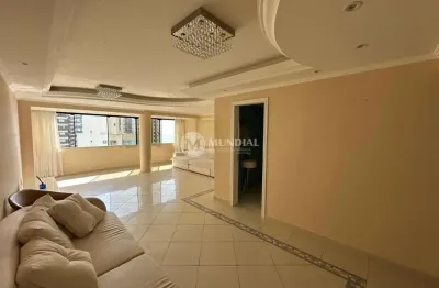 Apartamento com 4 quartos para alugar na Rua 3604, 165, Centro, Balneário Camboriú