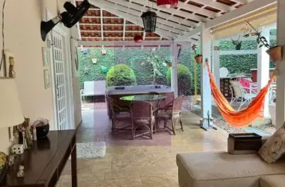 Casa a venda no condominio residencial park lane – 3 suites e jardim com arvores frutiferas