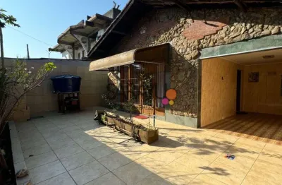 Casa padrao de 03 dormitorios para venda no jardim santa maria guaruja.