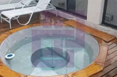 Cobertura, com piscina e churrasqueira, reformada! enseada , proximo da praia.