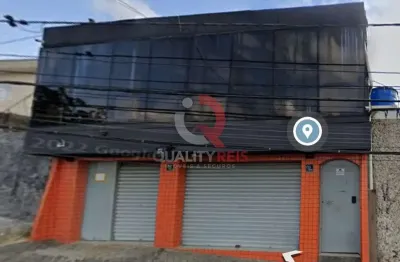 Vendo galpão na região do bairro vila santa maria , próximo de todos os comercios e fácil acesso para as principais vias. faço permuta em galpão na mesma região, ou nas aproximidades. salão possui 3 a
