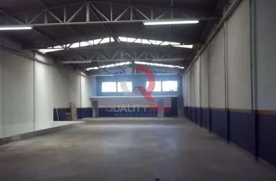 Galpão para venda na zona leste-sp em ótima localização! possui: 600m² de área útil/livre , 930m² de construção, escritório, banheiros, mezanino, pé direito alto, vagas de garagem no subsolo. agende u