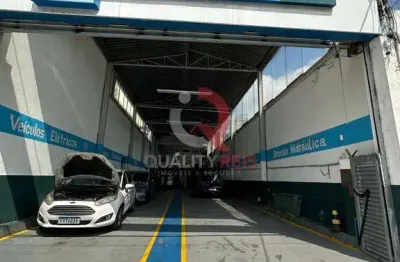 Galpão à venda com 354 metros de área construída em rua predominantemente comercial na barra funda! 4 banheiros, copa, cozinha, escritório, e amplo espaço para serviços automotivos e afins, pé direito